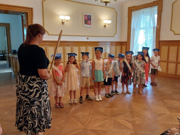 SLAVNOSTNÍ UKONČENÍ PŘEDŠKOLÁKŮ A PÁŤÁKŮ