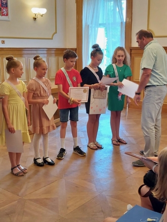 SLAVNOSTNÍ UKONČENÍ PŘEDŠKOLÁKŮ A PÁŤÁKŮ