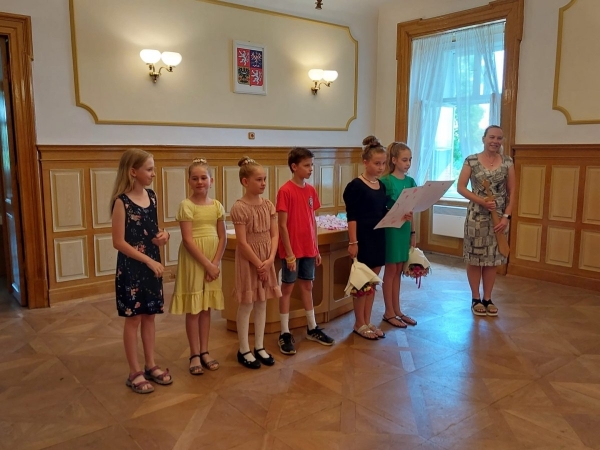 SLAVNOSTNÍ UKONČENÍ PŘEDŠKOLÁKŮ A PÁŤÁKŮ