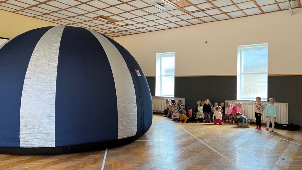 Promítání v kopuli