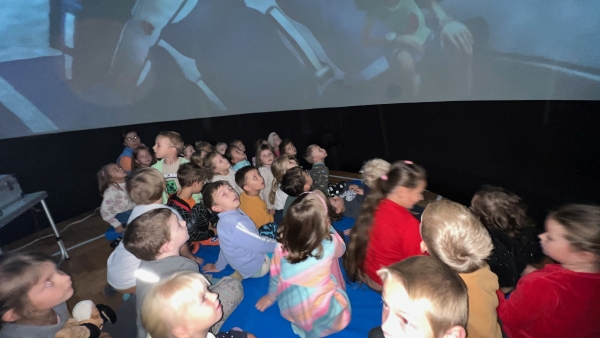 Promítání v kopuli