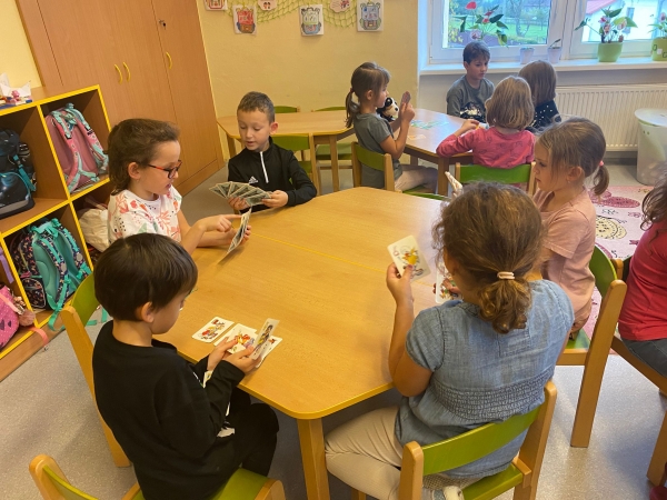 HNĚDÝ LISTOPAD VE ŠD