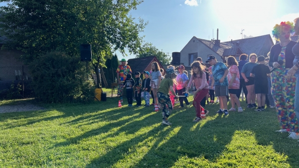 NOČNÍ SPANÍ VE ŠKOLE