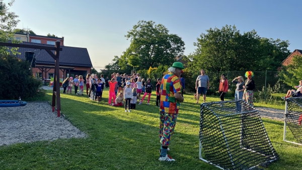 NOČNÍ SPANÍ VE ŠKOLE