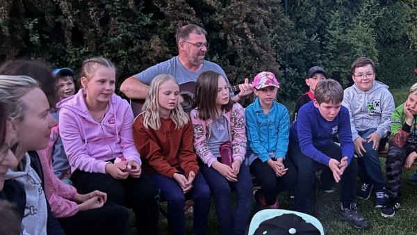 NOČNÍ SPANÍ VE ŠKOLE