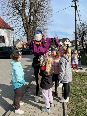 Vynášení Moreny – společná akce dětí z MŠ a ZŠ