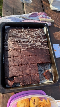 Draci létali, maminky pekly a děti si užívaly